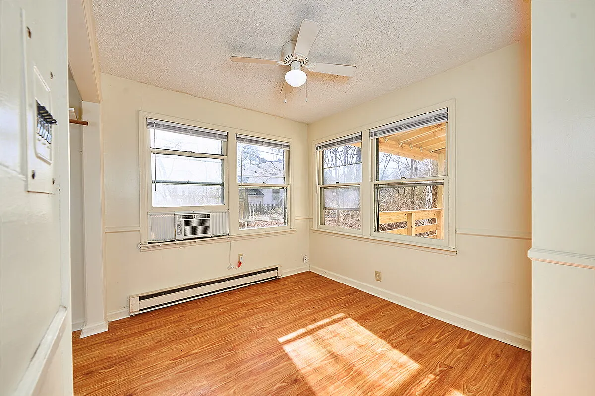 2 bed, 1.0 bath, 774 sqft, $1,100 — Photo 4