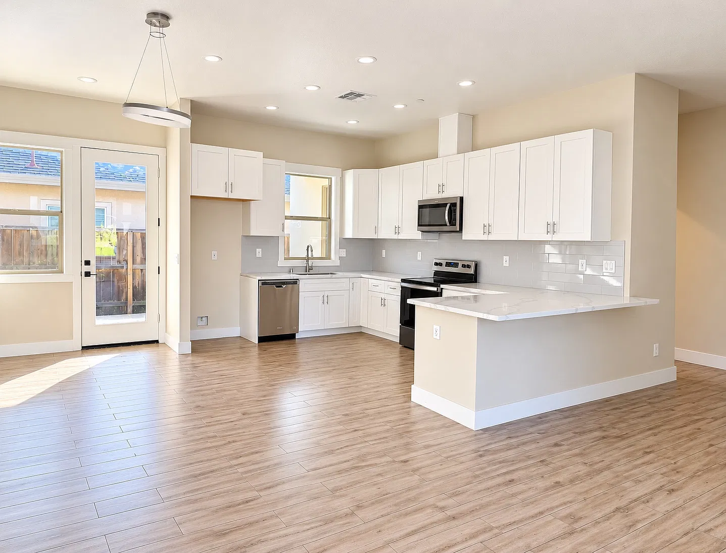 3 bed, 1400 sqft, $2,250 — Photo 3