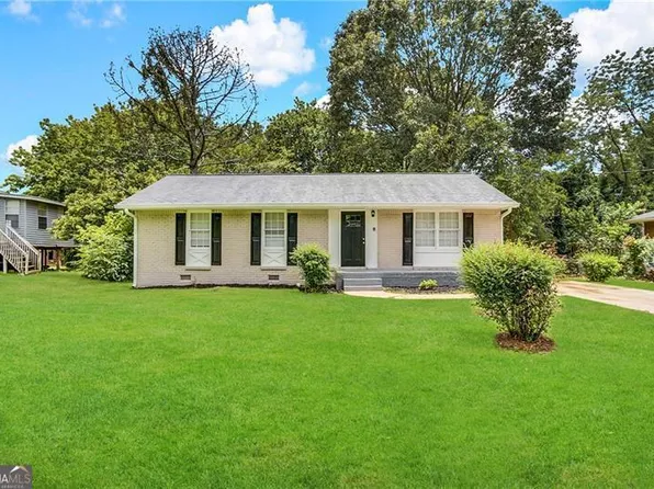 2668 Beacon Dr, College Park, GA 30349