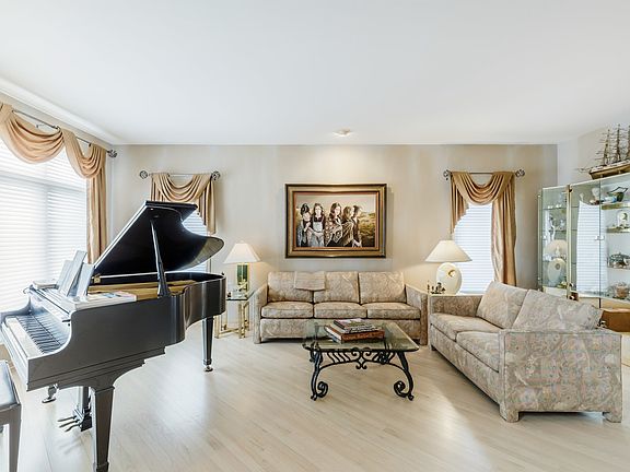 3rd image of 2980 Kingston Dr