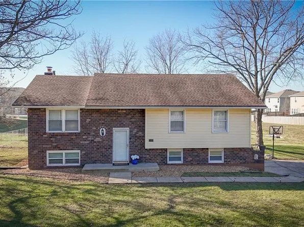 509 W South St, Spring Hill, KS 66083