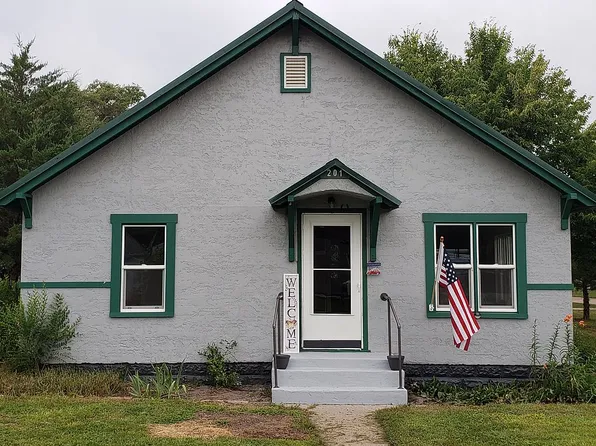 201 Stout St, Lewellen, NE 69147