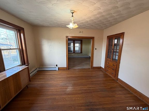 5th image of 199 Burritt Street