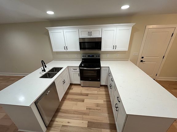 3rd image of 498 Sycamore Dr