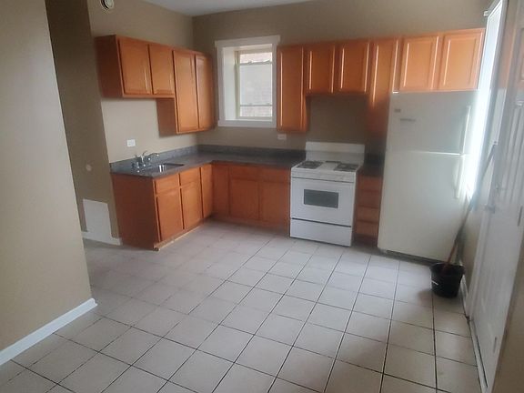 2nd image of 2214 S Keeler Ave #2N