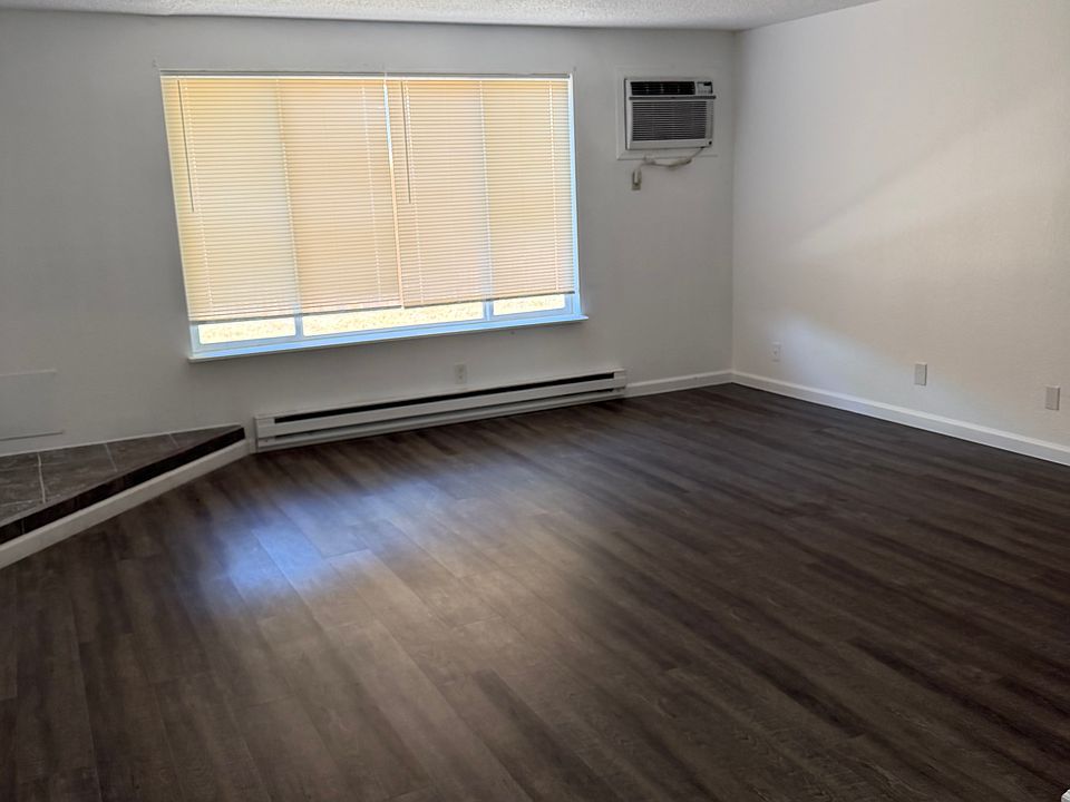 1st image of 3606 W 5th Ct #A