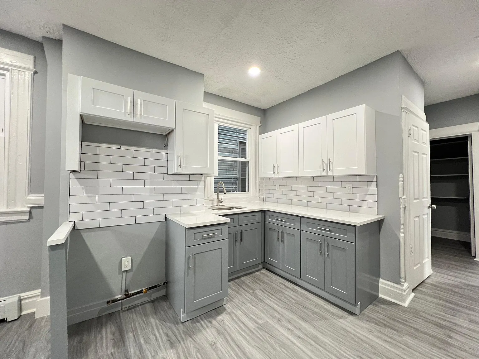 3 bed, 1000 sqft, $2,100 — Photo 1