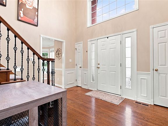 4th image of 1521 Broadmoor
