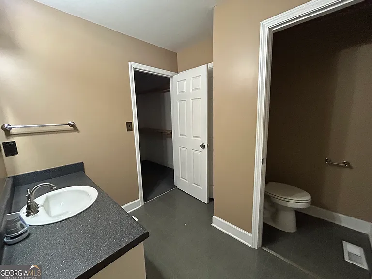 308 Wynterhall Dr — Photo 8