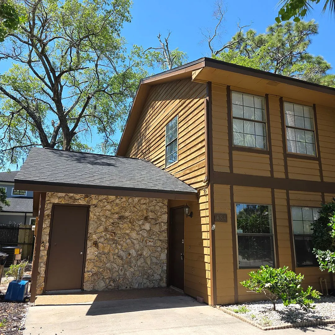 Building Photo - 484 Tamarack St