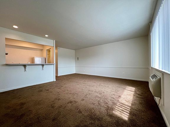3rd image of 4020 Lindell Blvd APT 413