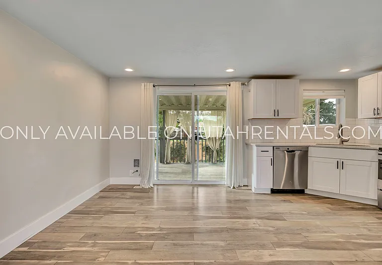 336 E Rena Ave — Photo 8