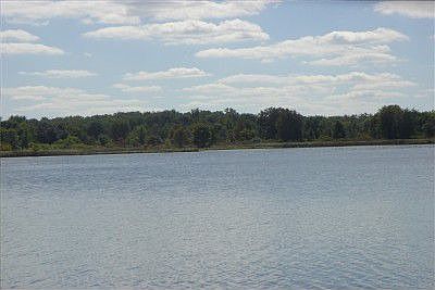 600 feet of lakefront