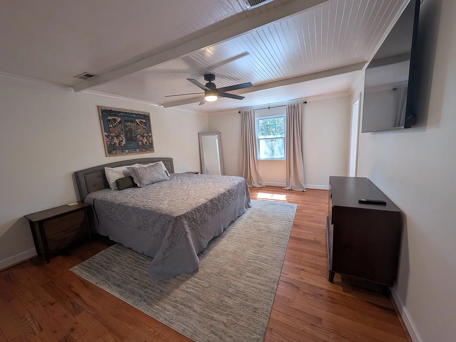 4 bed, 1972 sqft, $4,000 — Photo 2