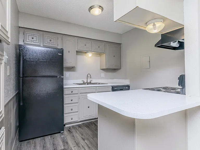 Bel Air Creekside — Photo 49
