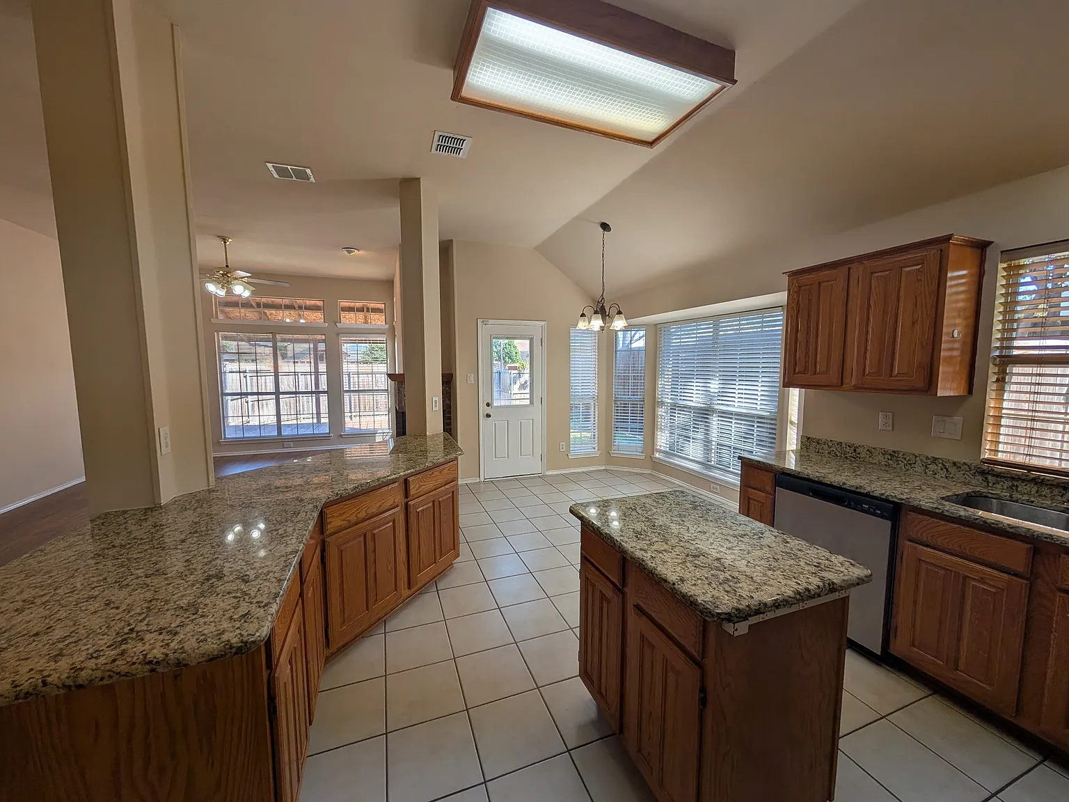 3 bed, 1785 sqft, $2,350 — Photo 4