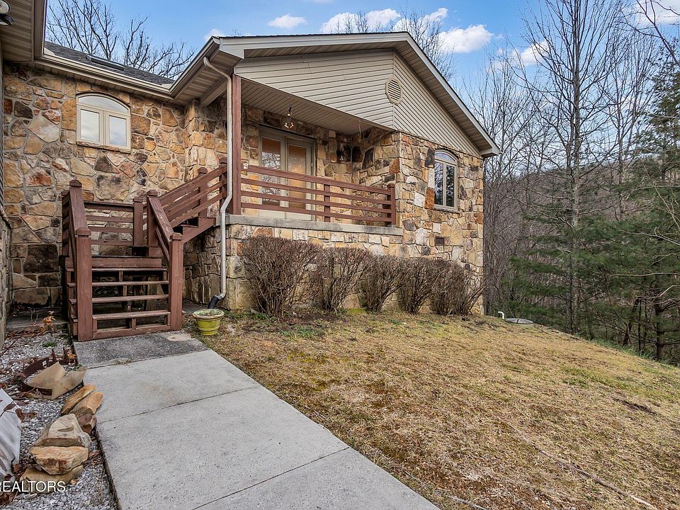 1st image of 31 Byron Ln