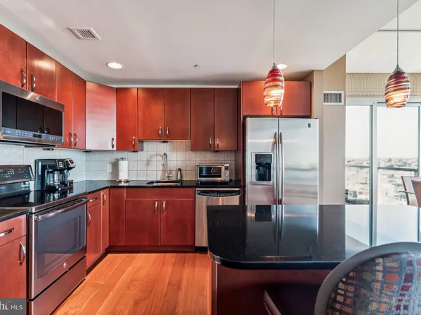 901 N Penn St Unit R1705, Philadelphia, PA 19123