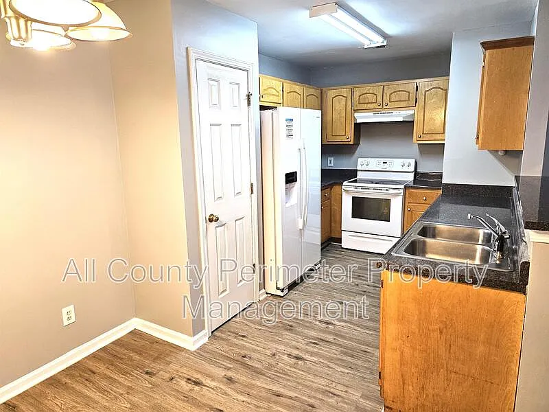 2 bed, 2.5 bath, 1080 sqft, $1,200 — Photo 3