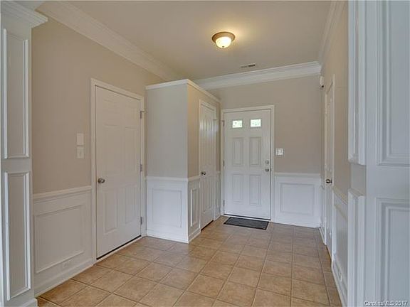 5th image of 9328 Macquarie Ln