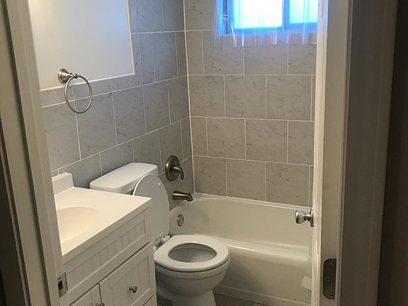 3rd image of 223 Toulon Dr