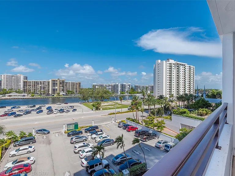 3505 S Ocean Dr #504 — Photo 25