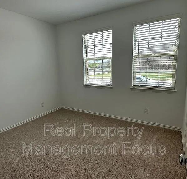 239 Jenkinson Dr — Photo 16