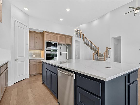 5th image of 933 Pelotazo Ave