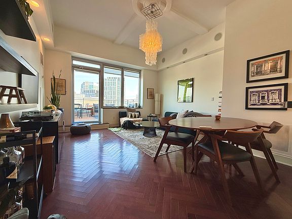 3rd image of 1 Charles St S Unit 16G