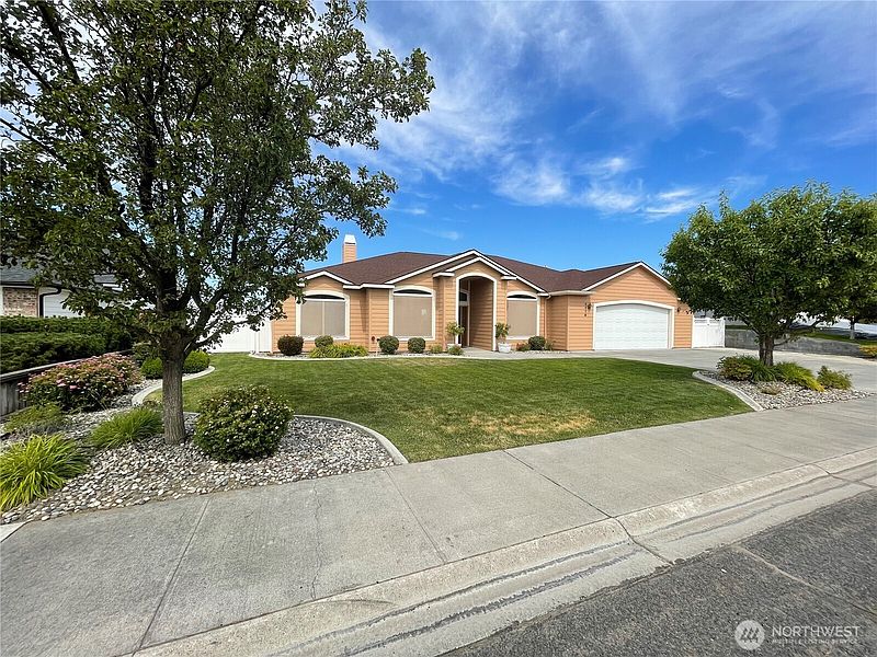 3rd image of 4078 Cove West Drive