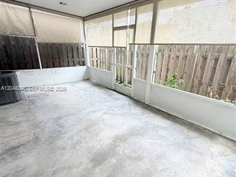 119 SW 6th Ln — Photo 12