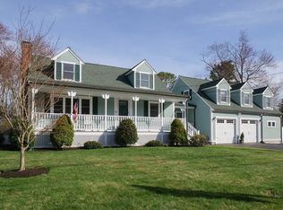 97 Hartwell Rd, Bedford, MA 01730