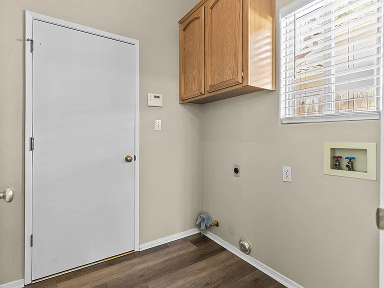 10621 Tivoli Ct — Photo 17