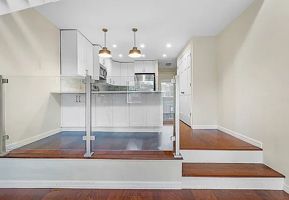 3rd image of 211 Thompson St Penthouse M