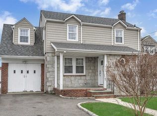 65 Phipps Ave, East Rockaway, NY 11518