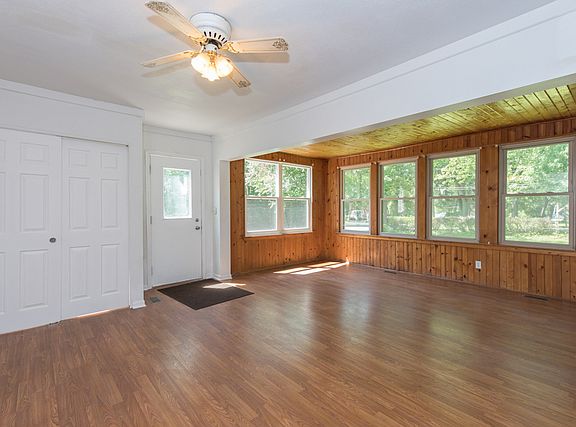 5th image of 26711 W Astor St