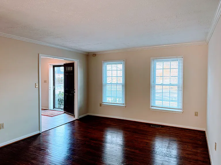 9414 Vernon Dr — Photo 6