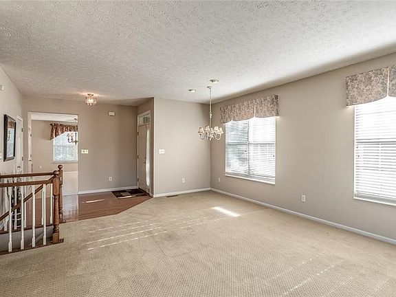 3rd image of 2593 Greenside Dr
