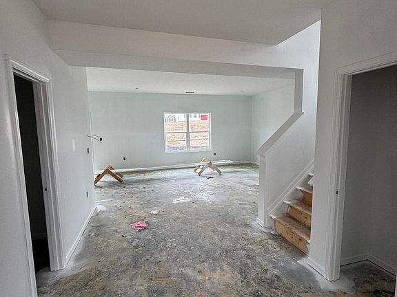 4th image of 328 Dylan Dr