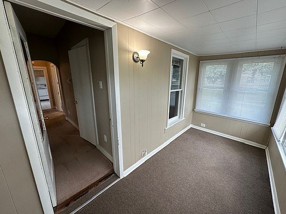 4th image of 111 E Main St
