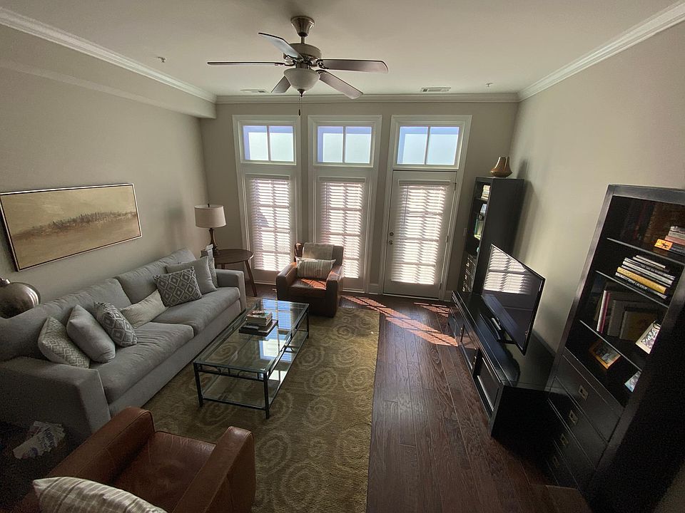 2nd image of 121 Hillyer Pl