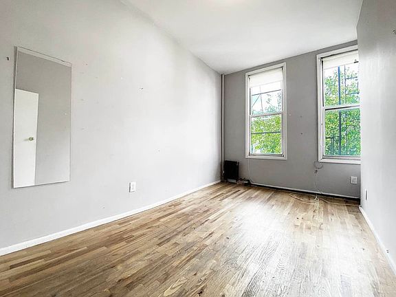 5th image of 551 Graham Ave #2L