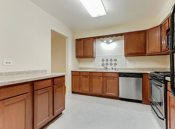 4th image of 322 E Forest Knoll Dr