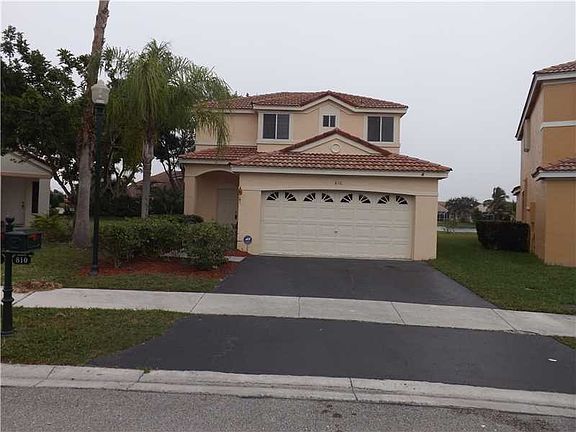 2nd image of 810 San Remo Dr