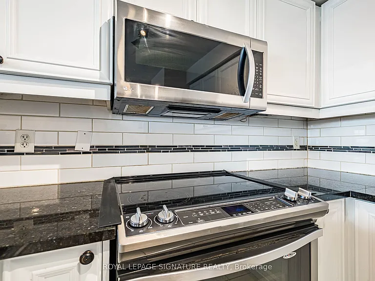 3985 Eglinton Ave W #17 — Photo 11