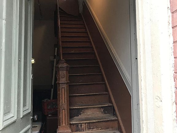 2nd image of 2208 Pestalozzi St