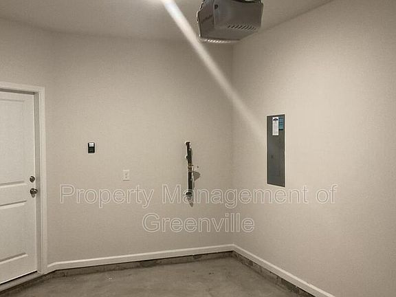 5th image of 112 Crestwood Dr