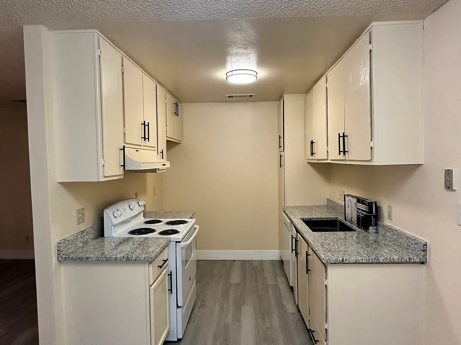 2 bed, 835 sqft, $1,350 — Photo 1