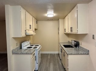 1221 N Peach Ave, Fresno, CA 93727