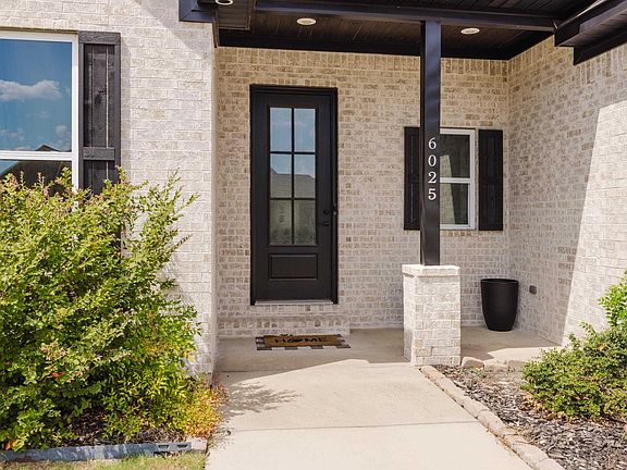 4th image of 6025 Coral Ridge Dr